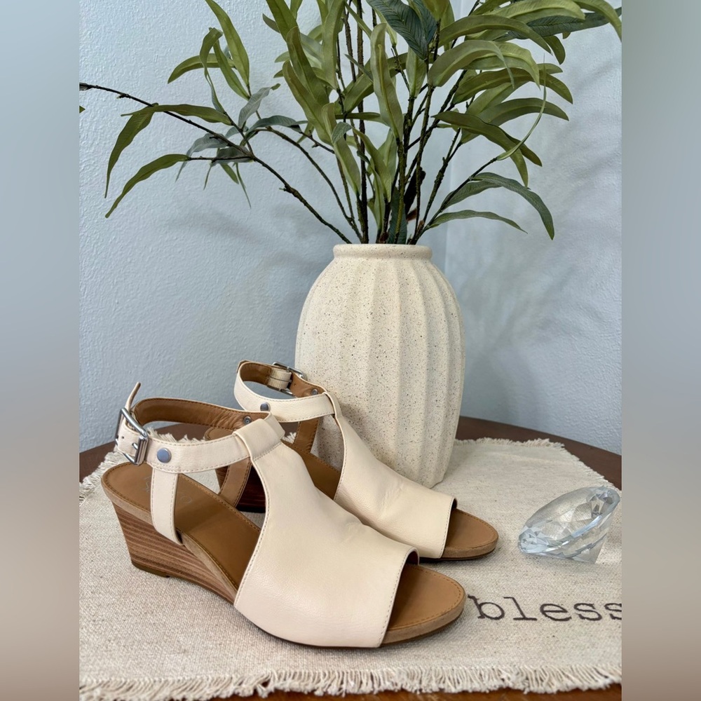 FRANCO SARTO Cream Wedge Sandals